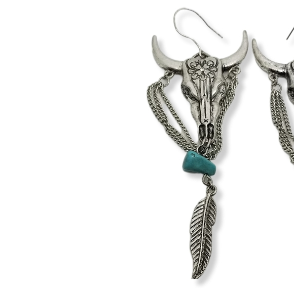 WESTERN STYLE SILVERTONE LONGHORN SKULL & HOWLITE DROP STATEMENT HOOK EARRINGS - Picture 4 of 5